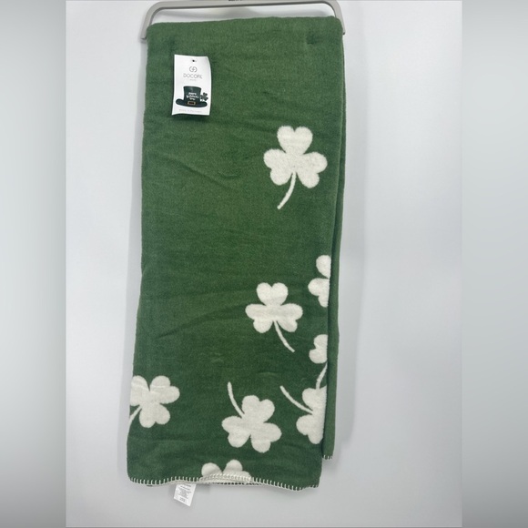 DOCOFIL ST PATRICKS DAY Green Clover 🍀 51"X67" Throw Blanket Made In Portugal - Picture 1 of 4